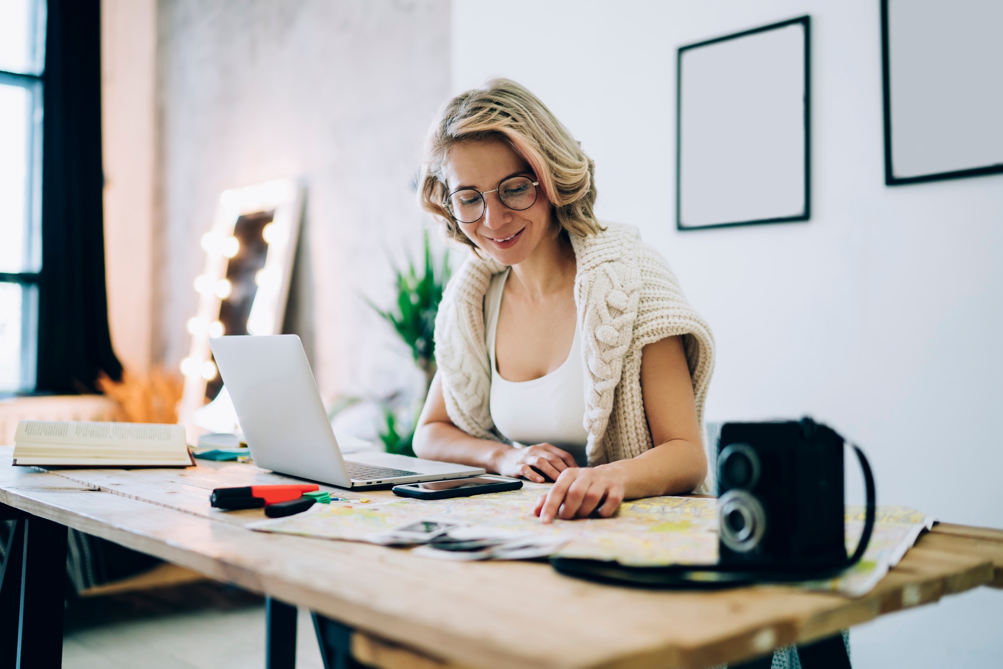 smiling digital nomad checking countries on Scratch World Map